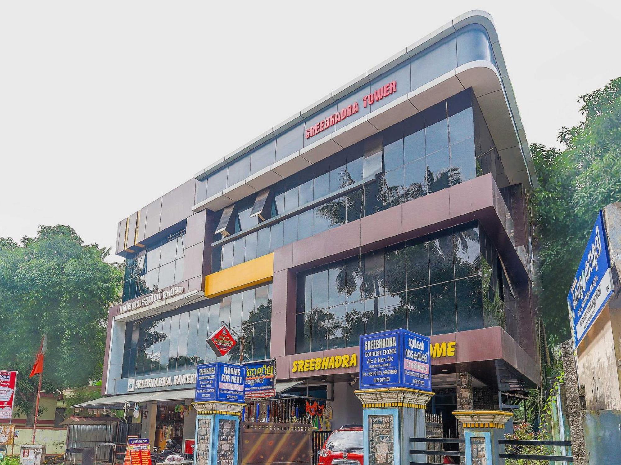斯波特昂46608斯里巴德拉游客之家酒店 科兰 外观 照片