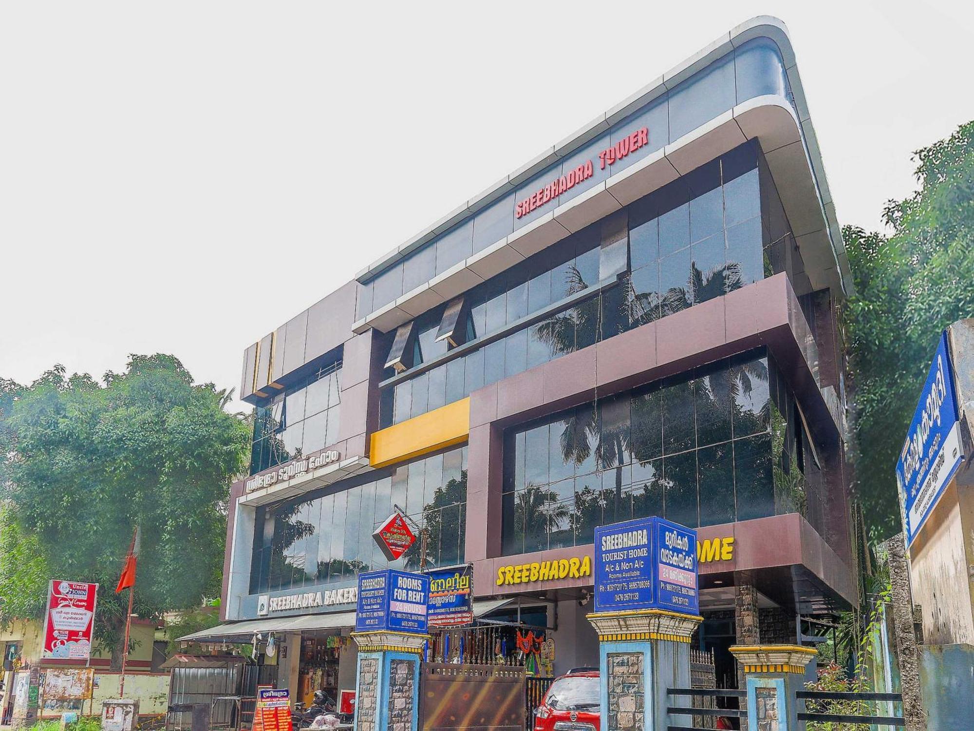 斯波特昂46608斯里巴德拉游客之家酒店 科兰 外观 照片
