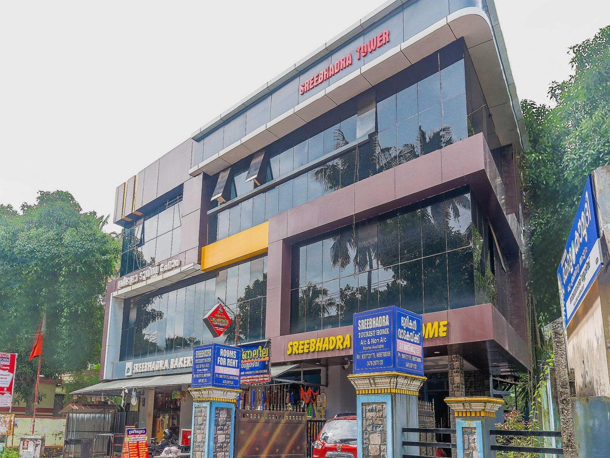 斯波特昂46608斯里巴德拉游客之家酒店 科兰 外观 照片