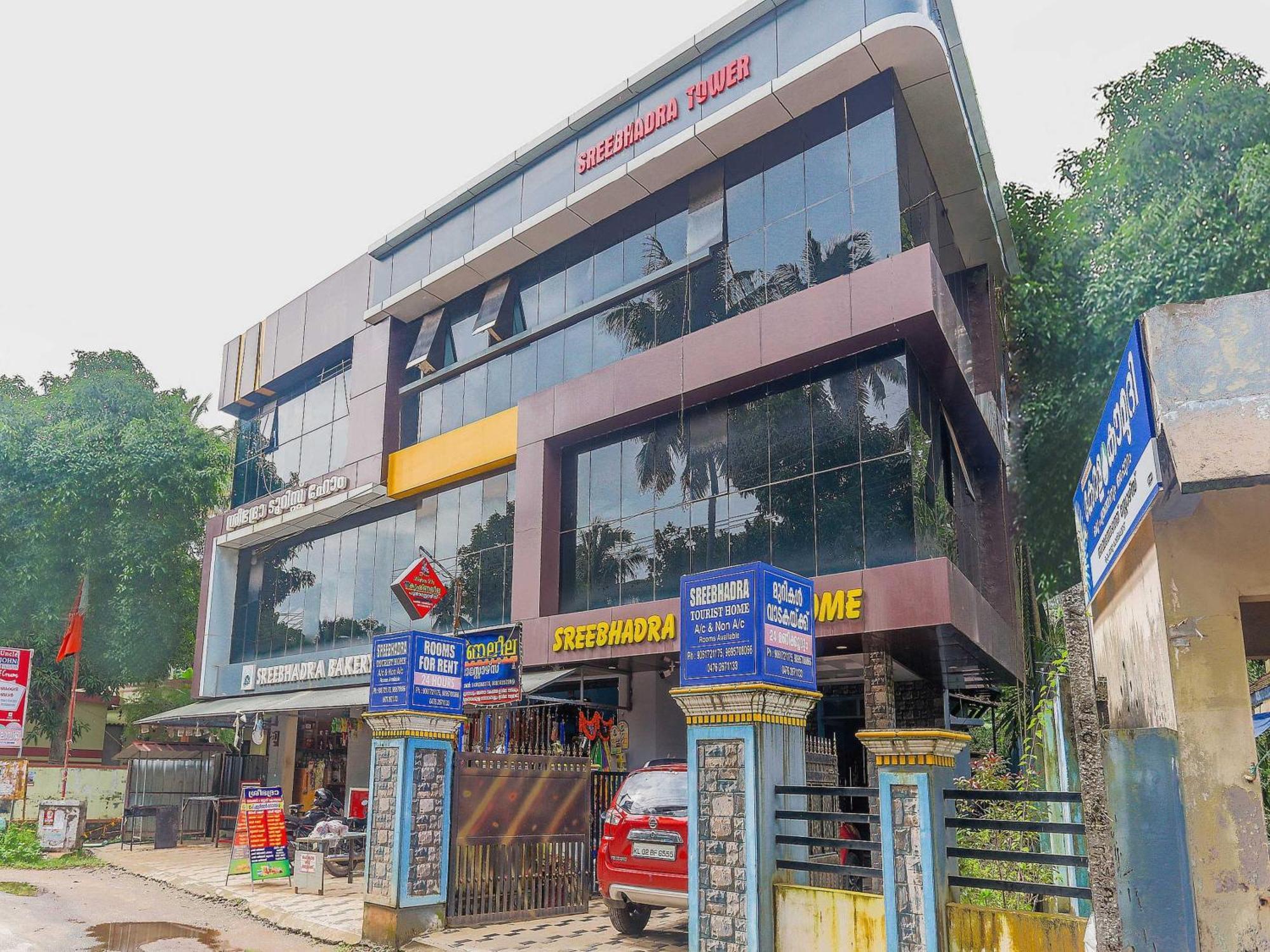斯波特昂46608斯里巴德拉游客之家酒店 科兰 外观 照片