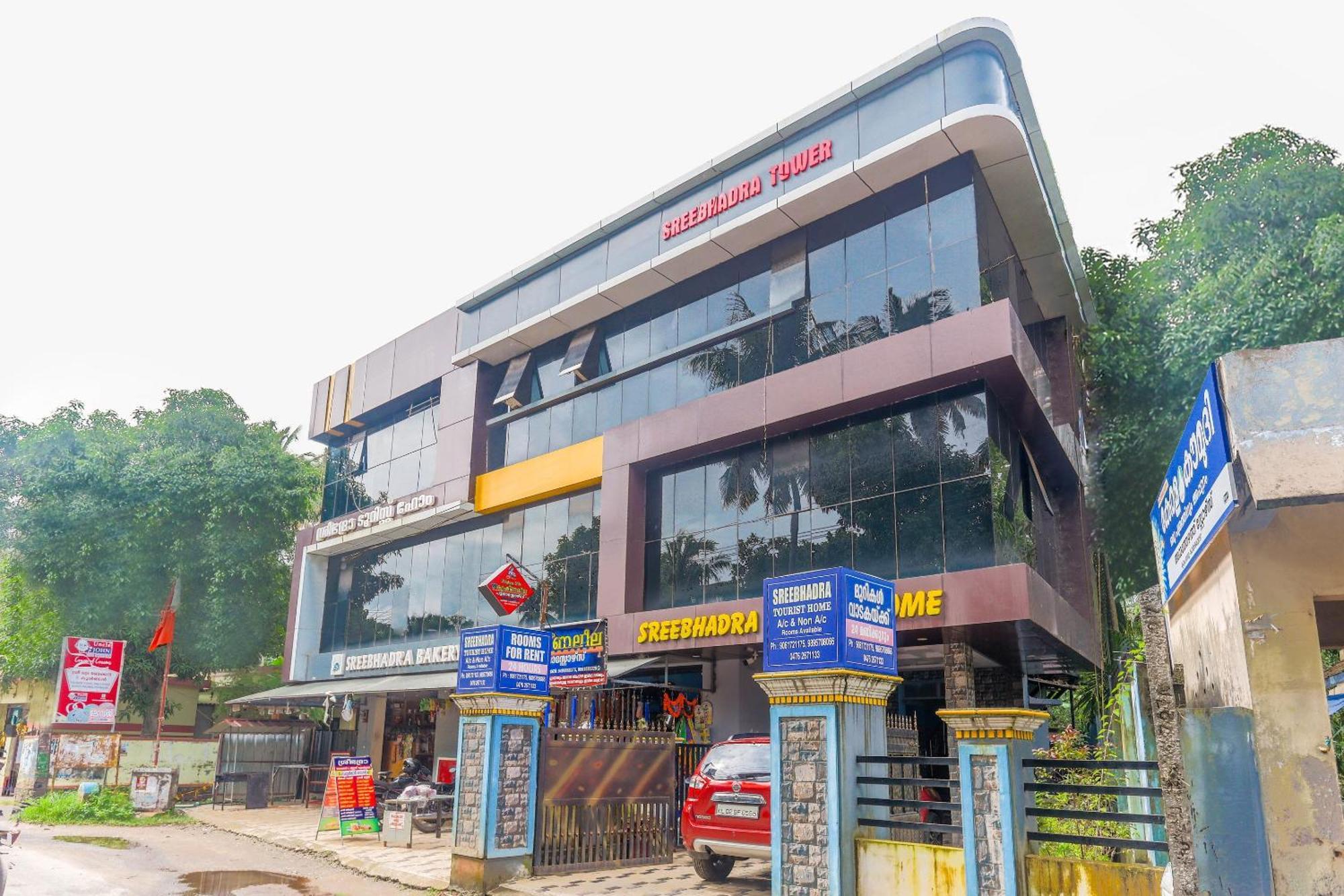 斯波特昂46608斯里巴德拉游客之家酒店 科兰 外观 照片